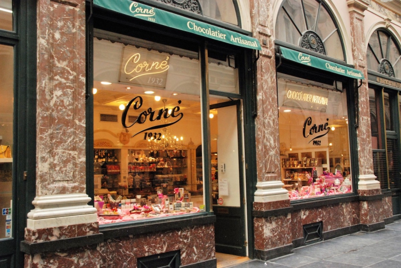 chocolaterie-ST CYR SUR MER-min_chocolate_chocolaterie_shop_luxury_chic_gallery_brussels_belgium-558146